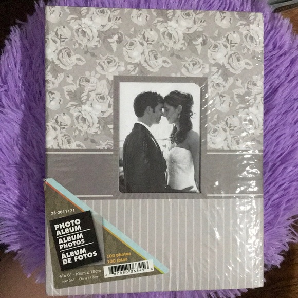 Sealed Wedding photo album 100 photos 4” x 6” - Picture 1 of 2